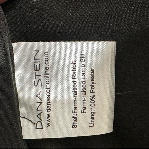 Real Fur and Leather Vest with Toggle Closures Dana Stein - Picture 6 of 6